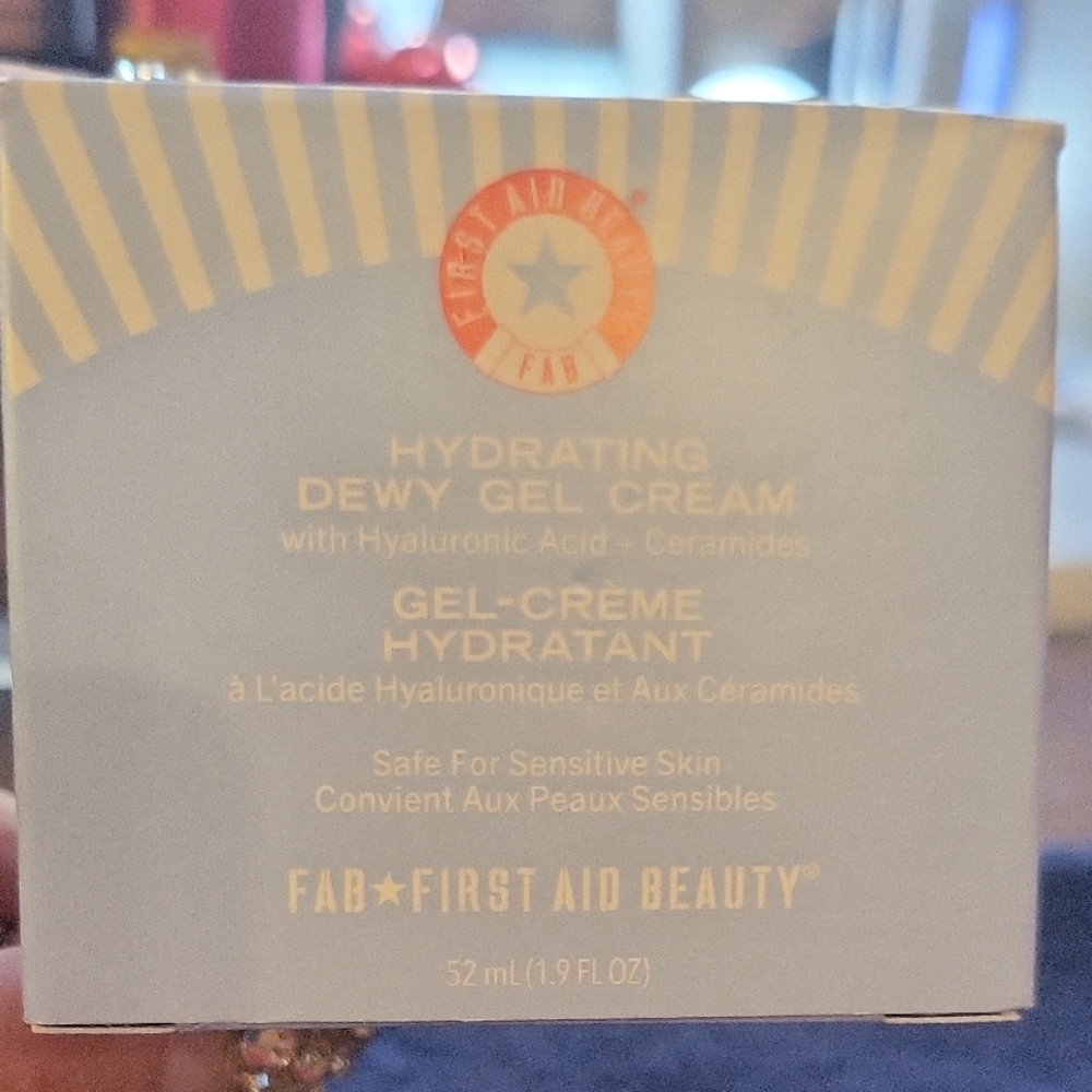 First Aid Beauty Hydrating Dewy Gel Cream - Light Blue